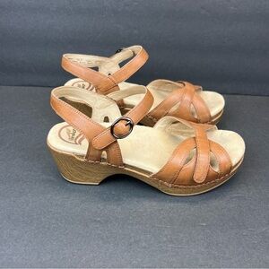 Dansko Stylish Sandal Lightweight Outsole Long-Lasting Comfort US 6.5 EU 37